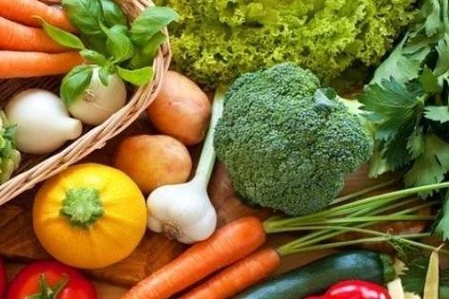Thiếu năm dưỡng chất quan trọng khiến tóc bạc sớm và gợi ý những thực phẩm bổ sung