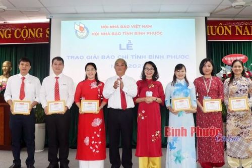 Khen thưởng 30 tác phẩm báo chí xuất sắc tại Lễ trao giải báo chí tỉnh Bình Phước 2022