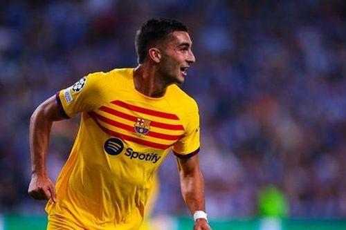 Barcelona giành chiến thắng vất vả trước Porto