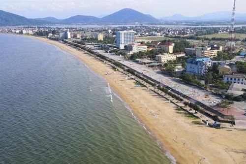 Khu du lịch Thiên Cầm 'lột xác' khi loạt ki-ốt chắn biển được tháo dỡ