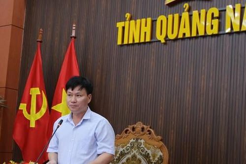 Ngộ độc bánh mì Phượng, sâm giả, miễn nhiệm chức danh cựu Phó chủ tịch Trần Văn Tân làm nóng họp báo