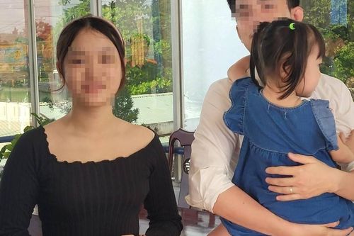 Trao trả 975 triệu đồng cho gia đình bé gái 3 tuổi bị bắt cóc ở Long An