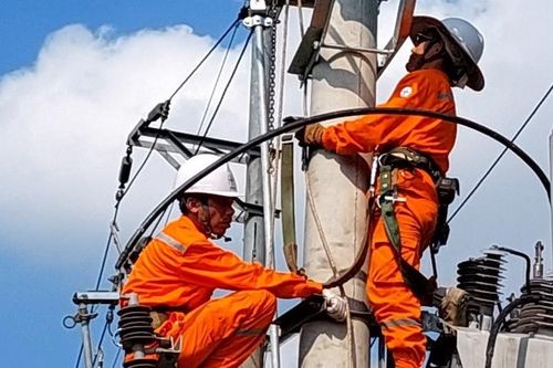 EVN nỗ lực đáp ứng nhu cầu sử dụng điện, ứng phó thiên tai trong tháng 10