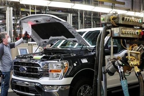 Ford mạnh tay sa thải hơn 1.300 công nhân vì đình công
