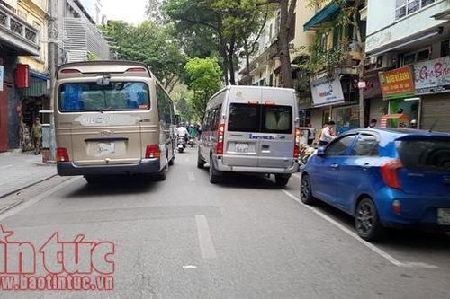 Nhiều xe hợp đồng đang hoạt động trá hình vận tải khách