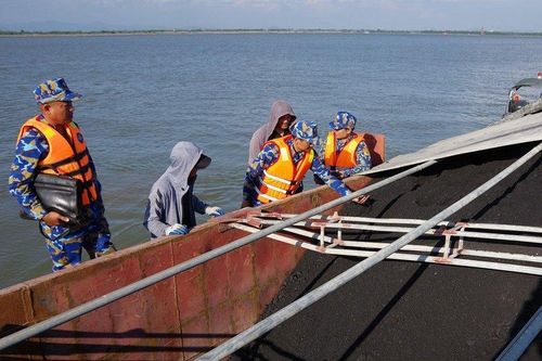 Hải Phòng: Thu giữ 1.000 tấn than lậu ở vùng biển giáp ranh Quảng Ninh