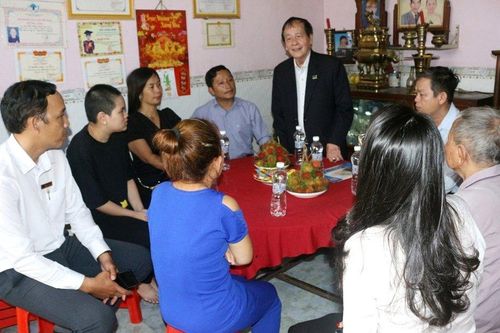 Trường Đại học Cửu Long tiếp sức tân sinh viên nghèo khó, bệnh tật