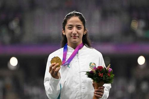 Ngắm vẻ đẹp của 'cô gái vàng' làng điền kinh Uzbekistan tại Asiad 19