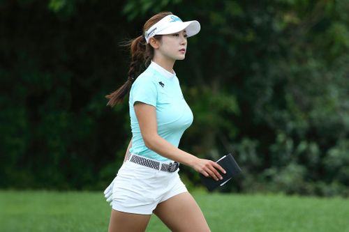 Chiêm ngưỡng nhan sắc 'nữ thần làng golf' Hàn Quốc