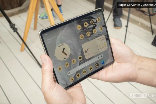 Google Pixel Fold vs Pixel 7 Pro: Bạn nên mua chiếc điện thoại nào?