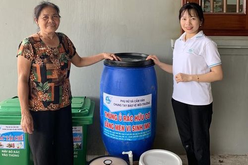 Điểm sáng từ mô hình 'Phụ nữ phân loại và xử lý rác hữu cơ bằng men vi sinh IMO'