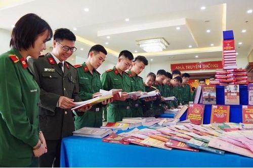Kỳ 2: Công an nhân dân-lực lượng nòng cốt trong đấu tranh với âm mưu, thủ đoạn 'phi chính trị hóa'