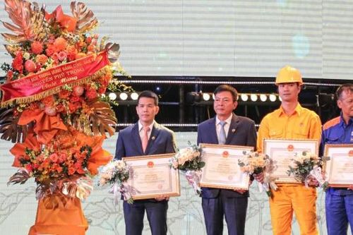 Tập thể PV GAS và Tổng giám đốc Phạm Văn Phong được vinh danh tại Lễ kỷ niệm 5 năm CMSC