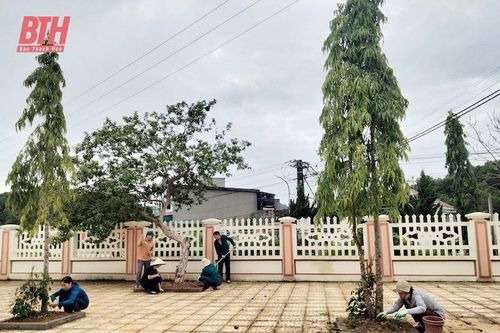 Như Xuân: Gần 200 đoàn viên công đoàn ra quân lao động dọn vệ sinh môi trường