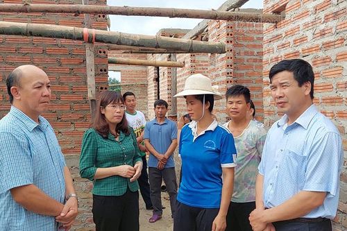 Huyện Điện Biên kiểm tra tiến độ làm nhà Đại đoàn kết cho hộ nghèo