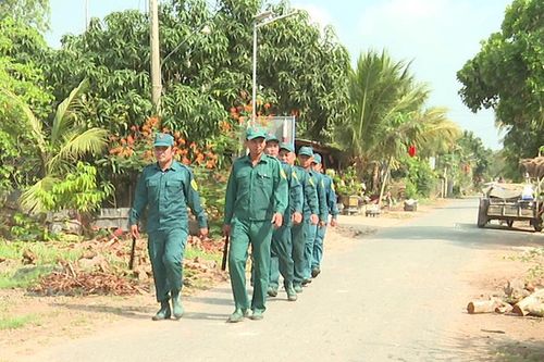 Lực lượng dân quân tham gia giữ gìn trật tự xã hội vùng biên