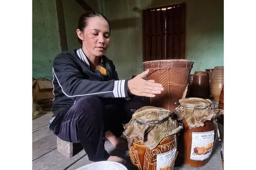 Độc đáo 'rượu ghè mẹ Dung'