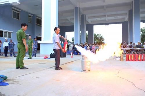Vùng 4 Hải quân: Phối hợp tập huấn và luyện tập xử lý tình huống cháy nổ tại khu chung cư Căn cứ Quân sự Cam Ranh