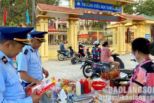 An toàn thực phẩm: Nỗi lo trước cổng trường