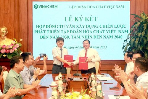 VINACHEM: Ký Hợp đồng Tư vấn xây dựng chiến lược phát triển Tập đoàn