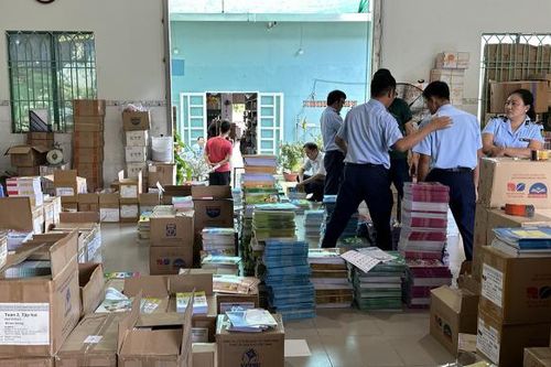 Vấn nạn 'treo đầu dê, bán thịt chó' thị trường sách trên mạng