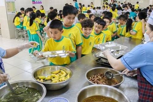 Báo động ngộ độc thực phẩm học đường