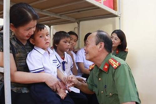 Đại gia đình trong doanh trại (bài 2)