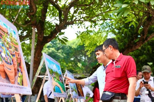 Khai mạc triển lãm ảnh 'Hà Nội - 15 năm mở rộng địa giới hành chính'