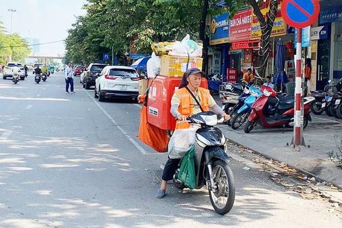 Ai 'xử' shipper vi phạm pháp luật giao thông?