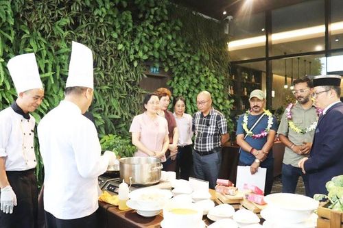 Khơi 'mỏ vàng' du lịch Halal