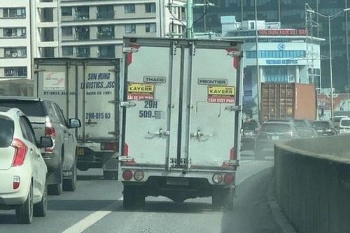 Phạt nóng lái xe tải đi vào làn khẩn cấp đường Vành đai 3