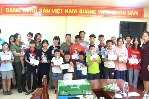 Đồng hành cùng học sinh khiếm thính Trường phổ thông cơ sở Xã Đàn