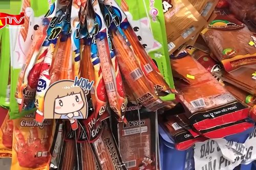 Nỗi lo vệ sinh an toàn thực phẩm với quà vặt cổng trường