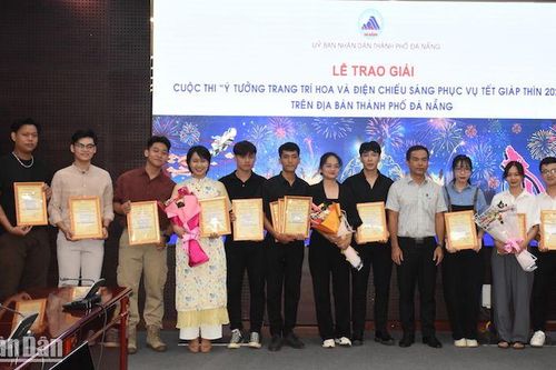Sinh viên Đại học Đà Nẵng giành nhiều giải thưởng cuộc thi về ý tưởng trang trí hoa, điện chiếu sáng Tết