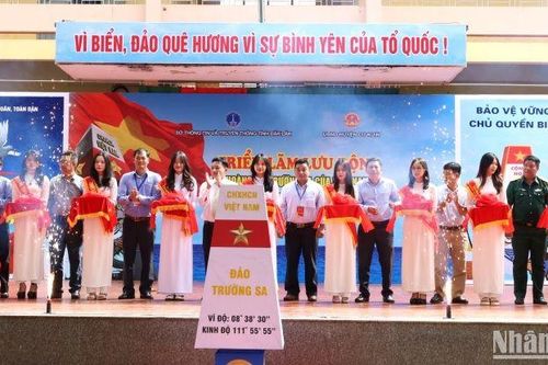 Triển lãm lưu động về Hoàng Sa và Trường Sa tại huyện Cư Kuin