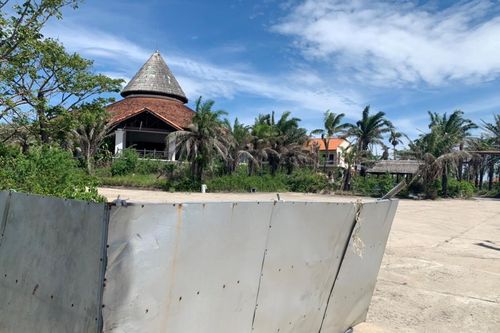 Xác xơ như... resort!