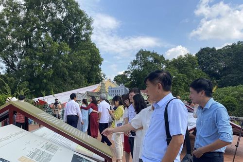 Trưng bày nhiều hình ảnh, tư liệu quý về Hà Nội xưa cũ