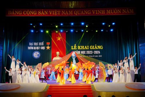 Hơn 1.500 tân sinh viên Trường ĐH Y – Dược, ĐH Huế khai giảng năm học mới