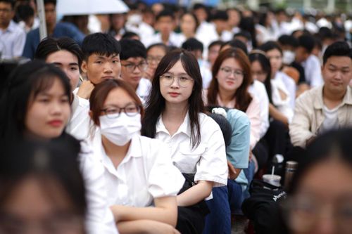 Hỗ trợ tài chính gỡ trở ngại cho sinh viên tới giảng đường
