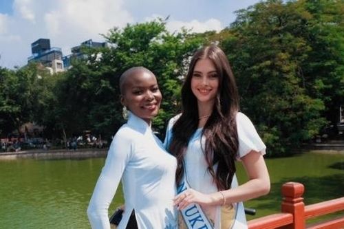 Hoa hậu Hòa bình quốc tế 2023: Thí sinh các nước rạng rỡ cùng áo dài Việt Nam chụp ảnh dưới nắng Thu Hà Nội