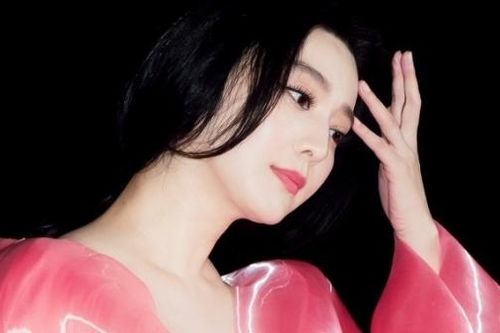 Phạm Băng Băng trở thành tâm điểm với đầm khoét sâu tôn làn da trắng ngần
