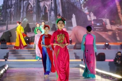 Hà Nội lùi thời gian tổ chức Lễ hội Áo dài du lịch