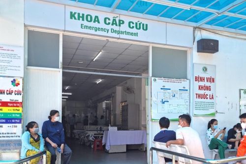 Báo động đỏ cấp cứu nam sinh TP.HCM ngã từ tầng 3 ở trường