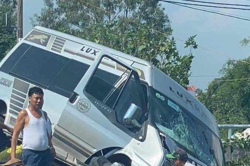 Ô tô 16 chỗ gây tai nạn liên hoàn khiến 1 người già tử vong ở Hải Phòng