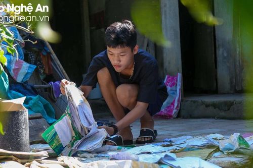 Sau lũ, cuộc sống của học sinh Quỳ Châu nơi khu nhà trọ vẫn ngổn ngang