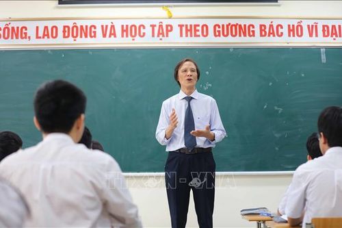 Lan tỏa tình yêu môn Vật Lý đến nhiều thế hệ giáo viên, học sinh