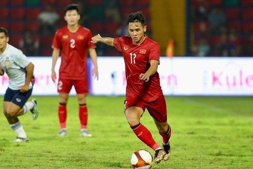 'Trò cưng' của HLV Troussier trở thành đồng đội Tiến Linh, Quế Ngọc Hải