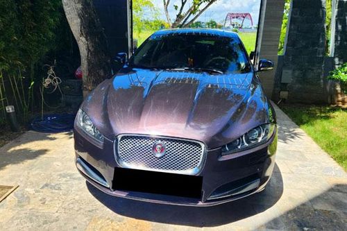 800 triệu muốn mua xe sang ít đụng hàng trong phân khúc 'Mẹc E' thì chiếc Jaguar XF này là lựa chọn đáng tham khảo