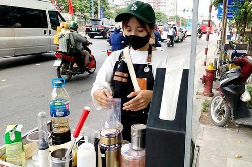 Lao động nữ nhọc nhằn bám vỉa hè mưu sinh