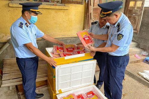 Cao Bằng: Thu giữ 304kg xúc xích nhập lậu